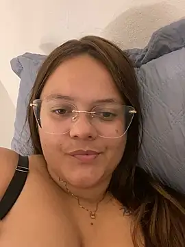Snapshot of Laryssinha_69 chatting on 06/20/26, 04:15 Laryssinha 69 online show from 06/20/26, 04:15