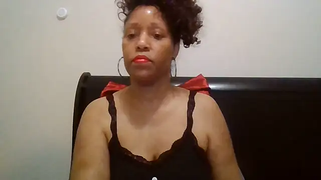 MsDeeLive online show from 05/27/26, 04:31