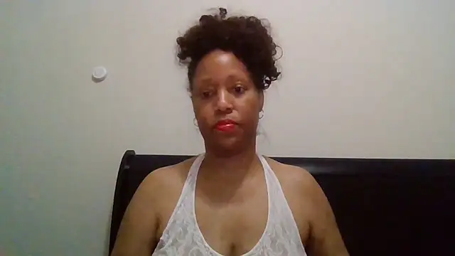 MsDeeLive online show from 05/29/26, 04:32