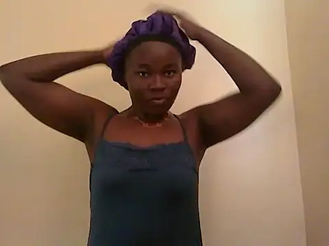 Snapshot of roziebeauty chatting on 06/20/26, 12:30 roziebeauty online show from 06/20/26, 12:30