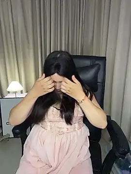 Luckysisi-s online show from 06/04/26, 12:11