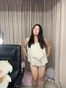 Luckysisi-s online show from 06/18/26, 12:31