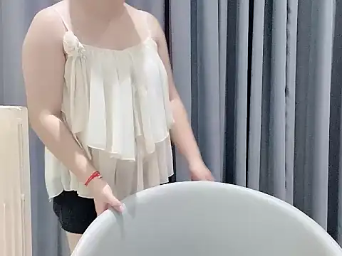 Luckysisi-s online show from 06/24/26, 07:51
