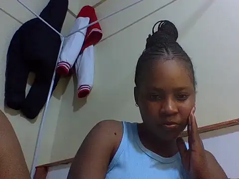 Snapshot of Prettydoll2 chatting on 05/31/26, 05:42 Prettydoll2 online show from 05/31/26, 05:42