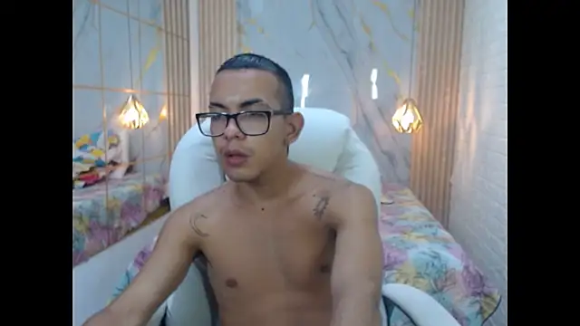 Snapshot of maximiliano_hotdevil chatting on 05/26/26, 02:18 maximiliano hotdevil online show from 05/26/26, 02:18