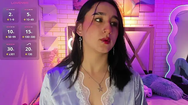 Snapshot of Lua_bloom_ chatting on 06/29/26, 04:30 Lua bloom online show from 06/29/26, 04:30