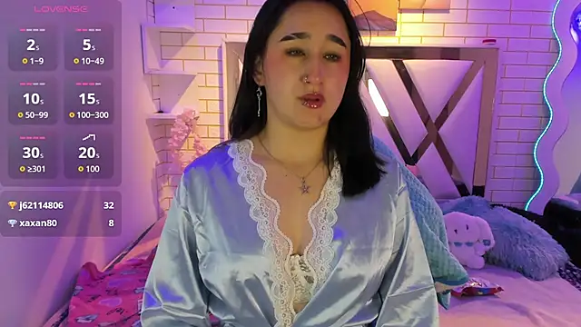 Snapshot of Lua_bloom_ chatting on 06/29/26, 10:26 Lua bloom online show from 06/29/26, 10:26