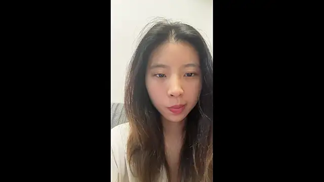 Snapshot of sunshinegirlXX chatting on 06/17/26, 03:57 sunshinegirlXX online show from 06/17/26, 03:57