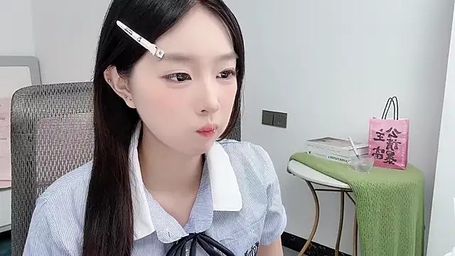 Snapshot of Yoyo33355 chatting on 06/18/26, 03:29 Yoyo33355 online show from 06/18/26, 03:29