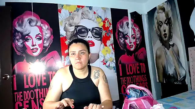 Snapshot of BaddieLuxe_ chatting on 05/26/26, 10:33 BaddieLuxe online show from 05/26/26, 10:33