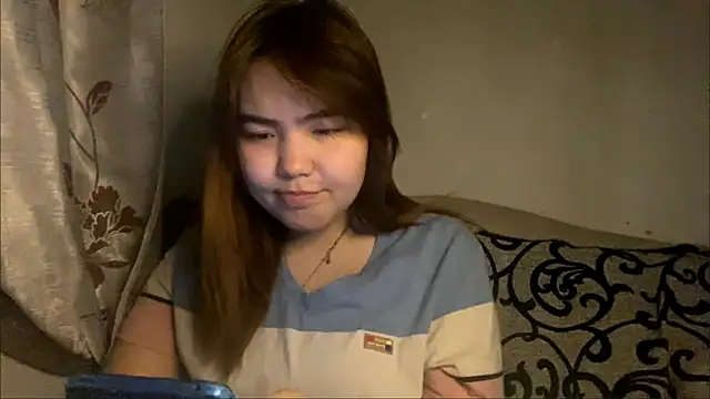 Snapshot of Molly_Teddy chatting on 06/04/26, 02:23 Molly Teddy online show from 06/04/26, 02:23