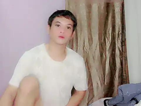 Snapshot of george4u8899 chatting on 05/29/26, 01:20 george4u8899 online show from 05/29/26, 01:20