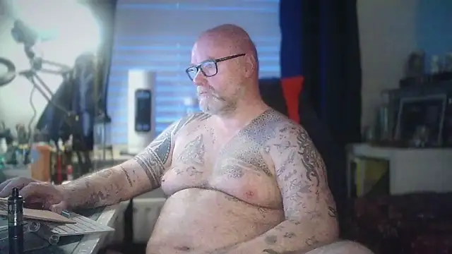 Snapshot of Tattooed_Dilf_01 chatting on 05/25/26, 08:59 Tattooed Dilf 01 online show from 05/25/26, 08:59