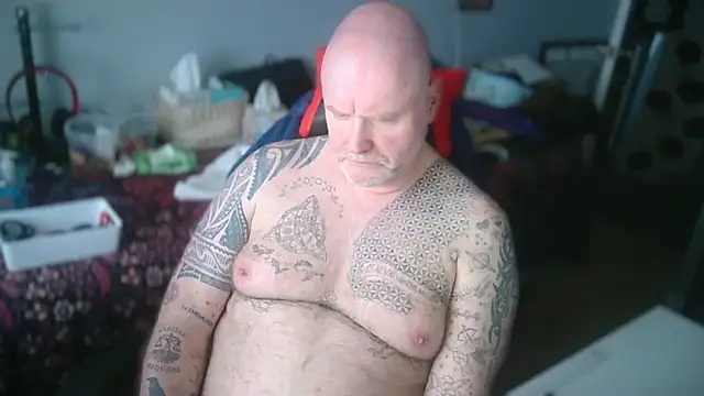 Tattooed Dilf 01 online show from 05/30/26, 02:14