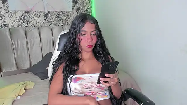 Snapshot of Taniaglam chatting on 06/17/26, 05:58 Taniaglam online show from 06/17/26, 05:58