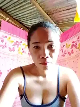 Snapshot of hotmom_lyn chatting on 05/28/26, 11:57 hotmom lyn online show from 05/28/26, 11:57