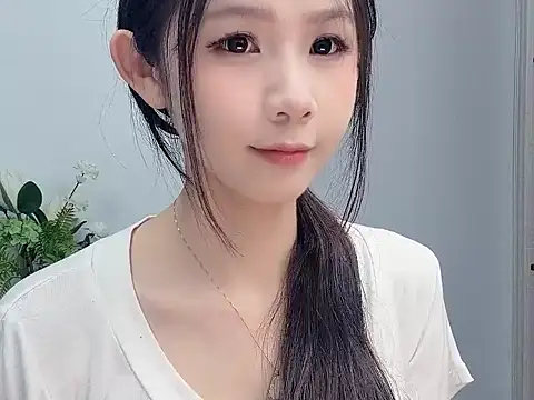 Snapshot of Rose_love69 chatting on 05/28/26, 03:04 Rose love69 online show from 05/28/26, 03:04