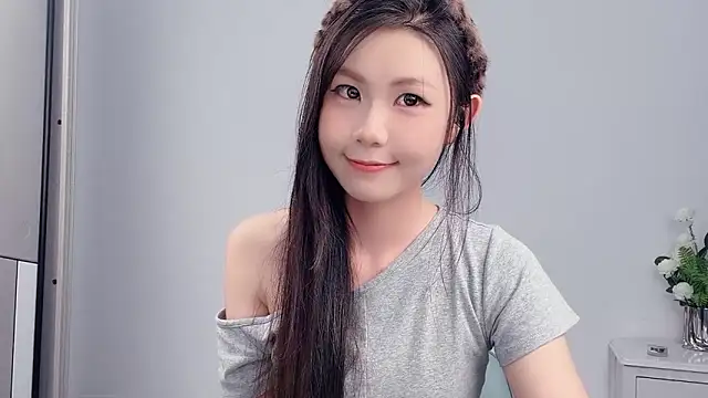 Snapshot of Rose_love69 chatting on 06/18/26, 12:20 Rose love69 online show from 06/18/26, 12:20