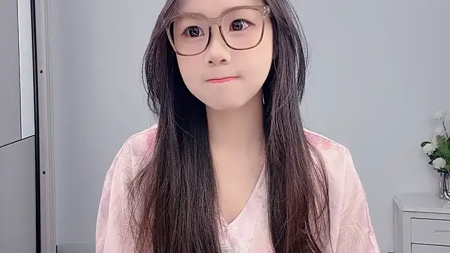 Snapshot of Rose_love69 chatting on 06/26/26, 03:55 Rose love69 online show from 06/26/26, 03:55