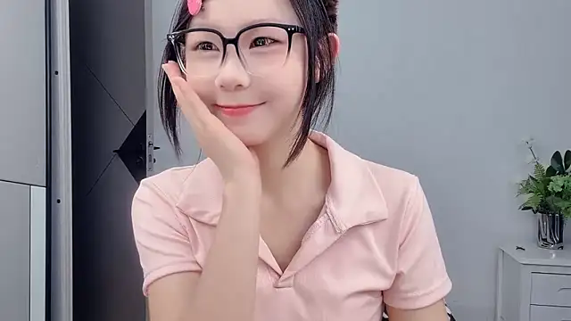 Snapshot of Rose_love69 chatting on 07/05/26, 03:56 Rose love69 online show from 07/05/26, 03:56