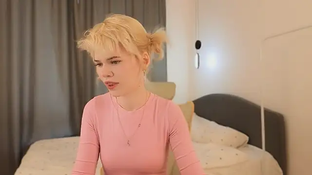 Snapshot of mood_berry_ chatting on 05/26/26, 12:12 mood berry online show from 05/26/26, 12:12