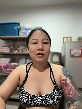 Snapshot of LINDA_HD chatting on 06/13/26, 04:05 LINDA HD online show from 06/13/26, 04:05