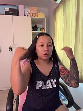 Snapshot of LINDA_HD chatting on 07/17/26, 03:02 LINDA HD online show from 07/17/26, 03:02