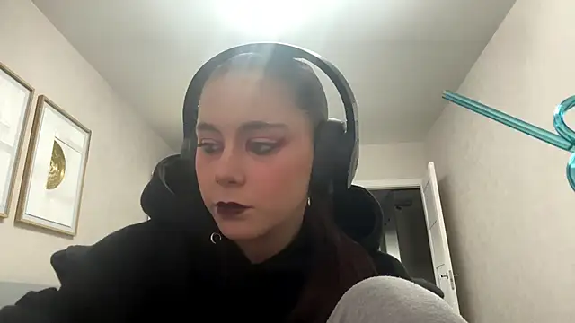Snapshot of elfLiana chatting on 06/01/26, 04:41 elfLiana online show from 06/01/26, 04:41