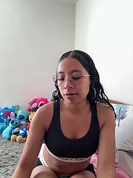 Snapshot of Violetlove_ chatting on 06/25/26, 03:05 Violetlove online show from 06/25/26, 03:05