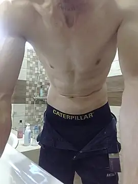 Snapshot of Nakedfanboy chatting on 06/25/26, 03:27 Nakedfanboy online show from 06/25/26, 03:27