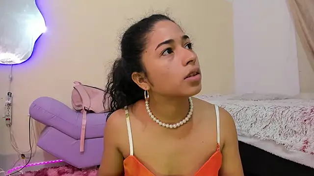 Snapshot of Nadia-Monroe chatting on 06/22/26, 12:35 Nadia-Monroe online show from 06/22/26, 12:35