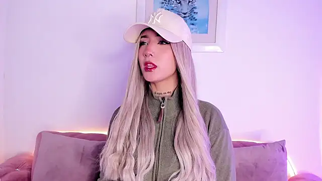 SophieMoneet online show from 05/26/26, 12:45