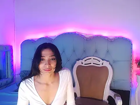 Snapshot of Emily_Cavendish chatting on 05/28/26, 12:13 Emily Cavendish online show from 05/28/26, 12:13