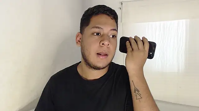 Snapshot of nicolas_cr1 chatting on 05/25/26, 08:04 nicolas cr1 online show from 05/25/26, 08:04