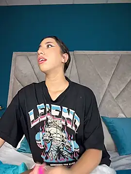 Snapshot of LacyLureXXX chatting on 07/04/26, 09:21 LacyLureXXX online show from 07/04/26, 09:21