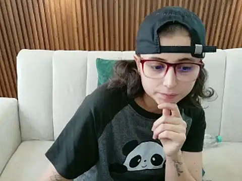 Snapshot of feelena_mysoull chatting on 06/23/26, 04:05 feelena mysoull online show from 06/23/26, 04:05