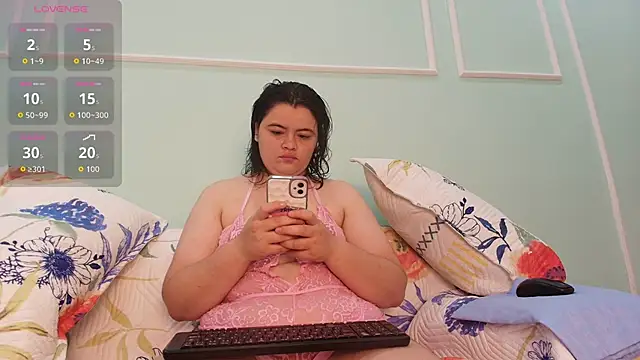 Snapshot of Vicky-Mooree chatting on 06/19/26, 09:07 Vicky-Mooree online show from 06/19/26, 09:07