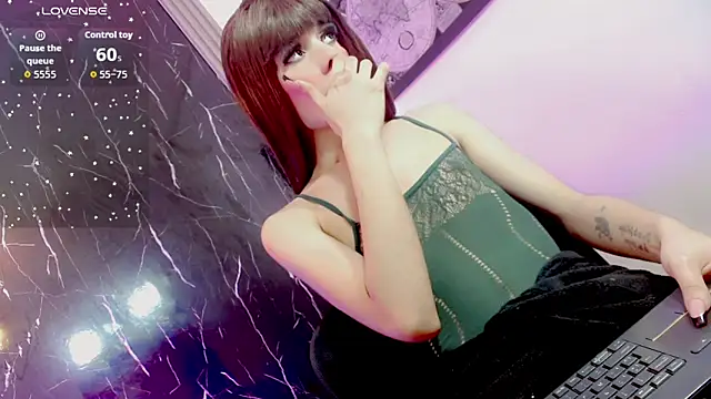 Snapshot of mirandad_ponce_ chatting on 05/27/26, 12:02 mirandad ponce online show from 05/27/26, 12:02