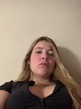 Snapshot of thania_bby chatting on 06/02/26, 12:18 thania bby online show from 06/02/26, 12:18