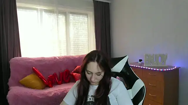 ModelGyrl online show from 06/04/26, 02:39