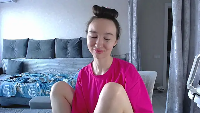 Snapshot of Maryana_Ro chatting on 10/21/25, 07:53 Maryana Ro online show from 10/21/25, 07:53