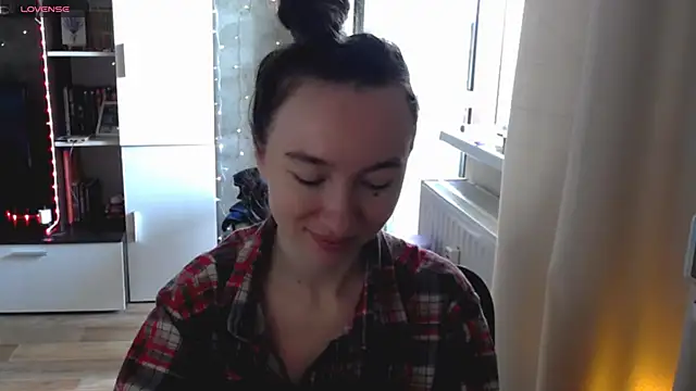 Snapshot of Maryana_Ro chatting on 07/15/26, 12:21 Maryana Ro online show from 07/15/26, 12:21