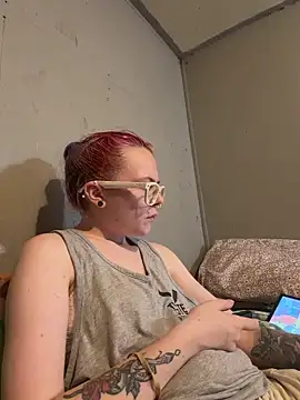 Snapshot of hoeznshi chatting on 06/26/26, 01:32 hoeznshi online show from 06/26/26, 01:32