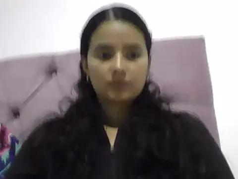 Snapshot of micaelamoreno18 chatting on 05/28/26, 12:41 micaelamoreno18 online show from 05/28/26, 12:41