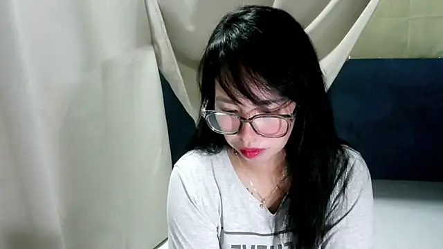 Snapshot of honey_kawai chatting on 06/09/26, 01:28 honey kawai online show from 06/09/26, 01:28