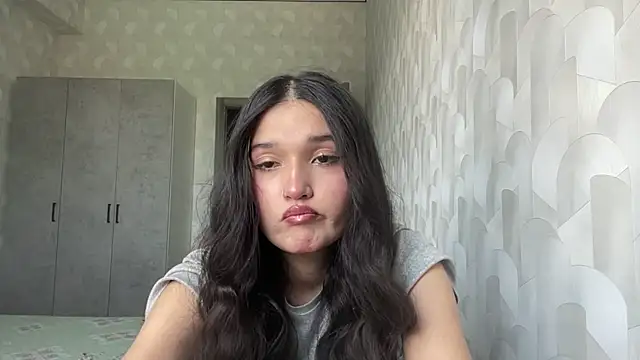 Snapshot of LisetteParajon chatting on 06/13/26, 05:05 LisetteParajon online show from 06/13/26, 05:05