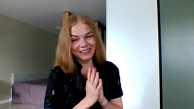 Snapshot of Tina5394 chatting on 07/05/26, 09:38 Tina5394 online show from 07/05/26, 09:38