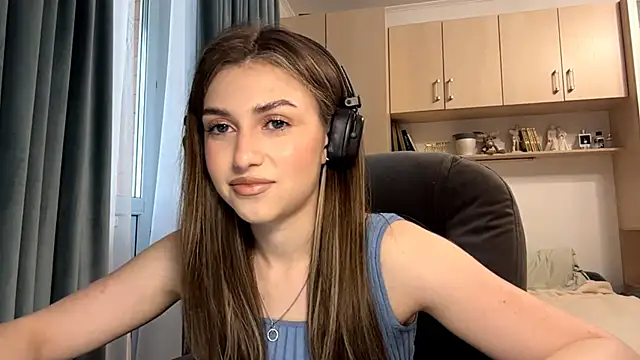 Snapshot of CameTruce chatting on 06/15/26, 03:36 CameTruce online show from 06/15/26, 03:36