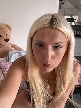 Snapshot of MimiLliiyy chatting on 07/16/26, 04:46 MimiLliiyy online show from 07/16/26, 04:46