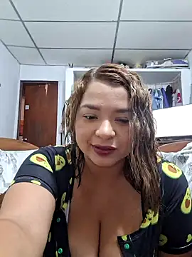 Snapshot of leonorq chatting on 05/27/26, 03:20 leonorq online show from 05/27/26, 03:20